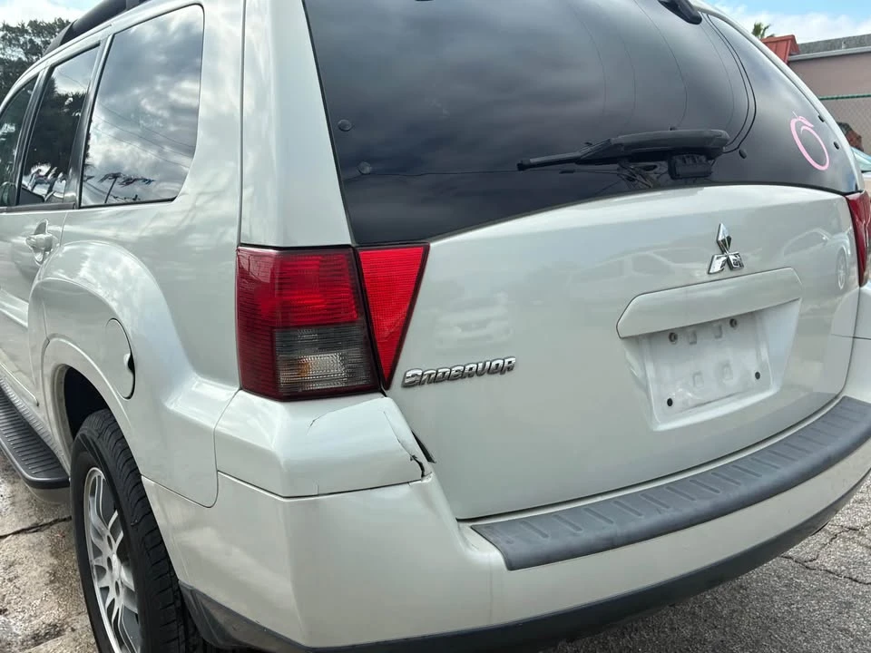 2006 Mitsubishi Endeavor - Image 4 of 5