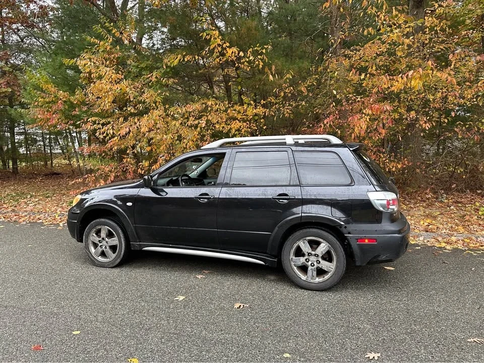 2006 Mitsubishi Outlander - Image 2 of 7