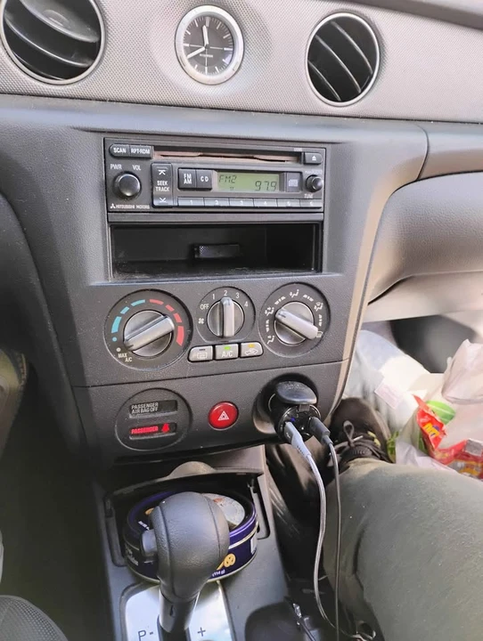 2006 Mitsubishi Outlander - Image 5 of 6
