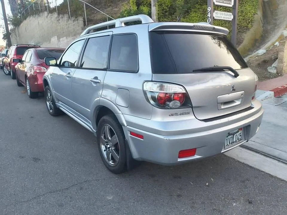 2006 Mitsubishi Outlander - Image 2 of 5