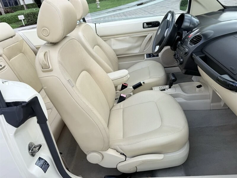 2006 Volkswagen New Beetle - Image 14 of 21