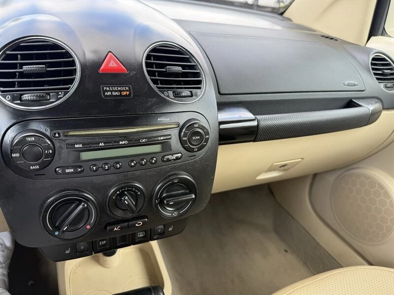 2006 Volkswagen New Beetle - Image 6 of 21