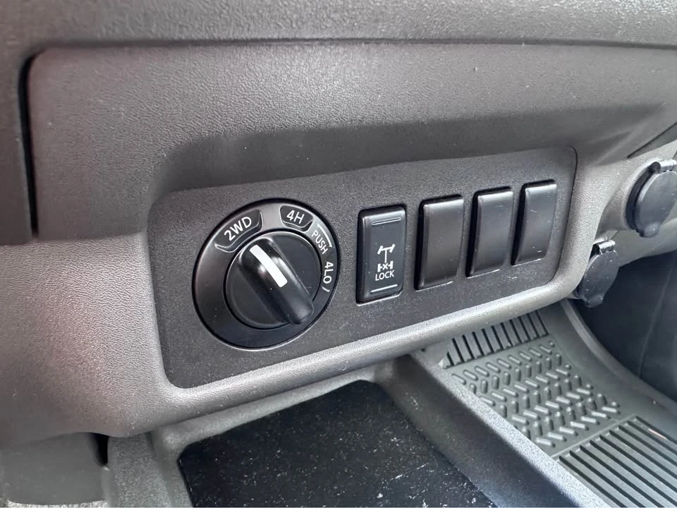 2006 Nissan Frontier 2nd Gen - Image 15 of 20