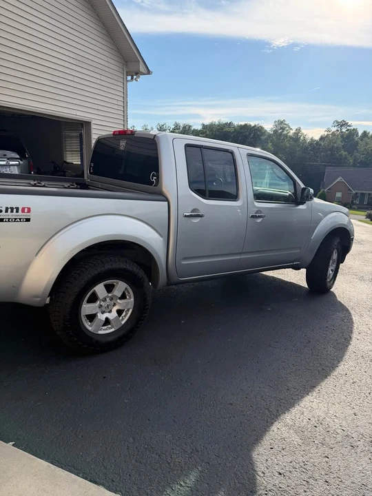 2006 Nissan Frontier 2nd Gen - Image 3 of 9