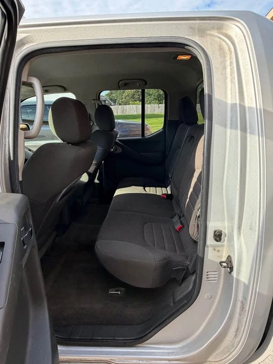 2006 Nissan Frontier 2nd Gen - Image 5 of 9