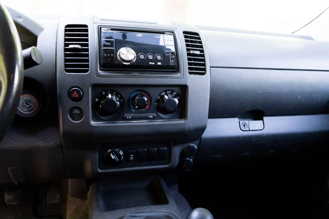 2006 Nissan Frontier 2nd Gen - Image 10 of 23
