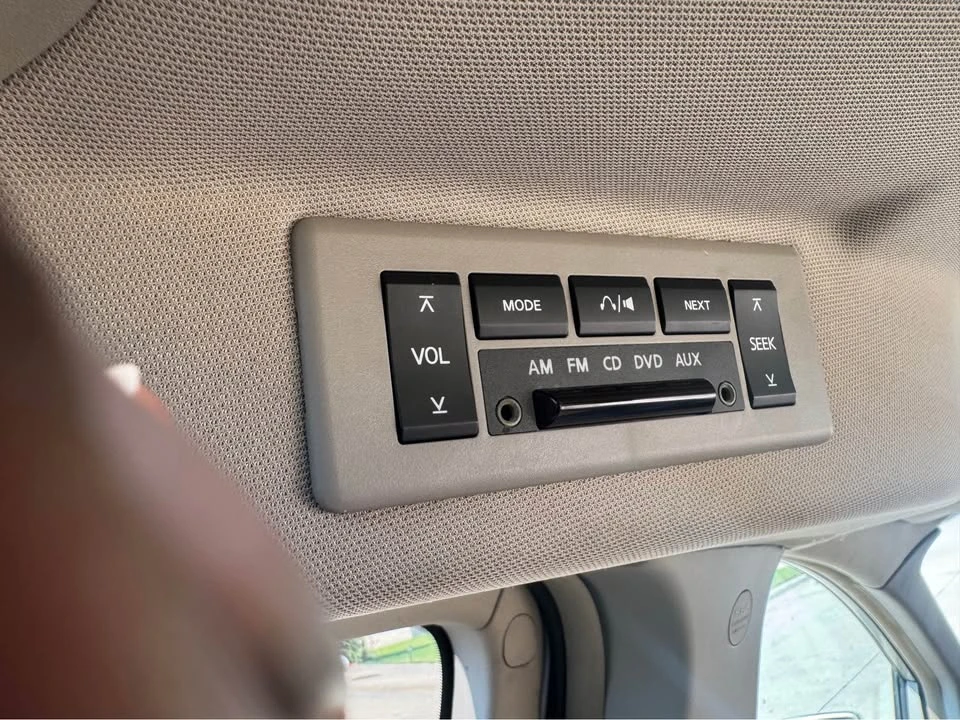 2006 Nissan Quest - Image 10 of 18