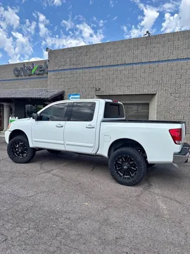 2006 Nissan Titan Crew Cab SE Pickup 4D 5 1/2 ft