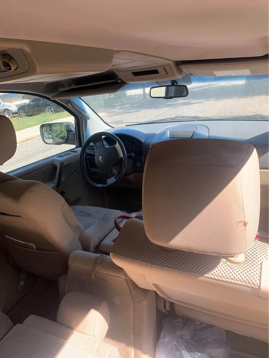 2006 Nissan Armada - Image 2 of 3