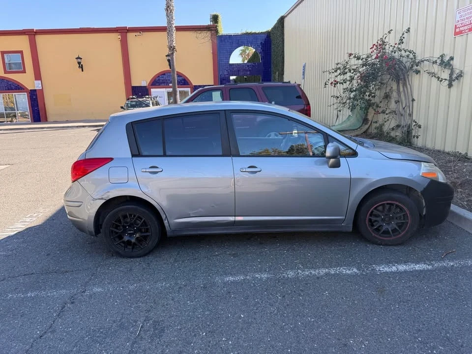 2006 Nissan Versa - Image 2 of 6