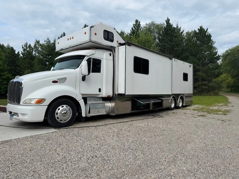 2006 Peterbilt - Image 2 of 14