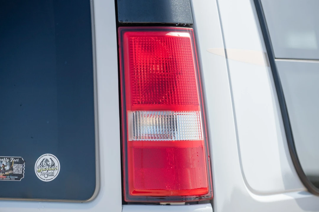 2006 Chevrolet Express - Image 18 of 31