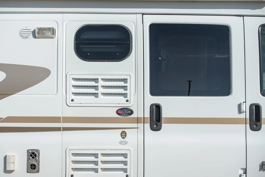 2006 Chevrolet Express - Image 29 of 31