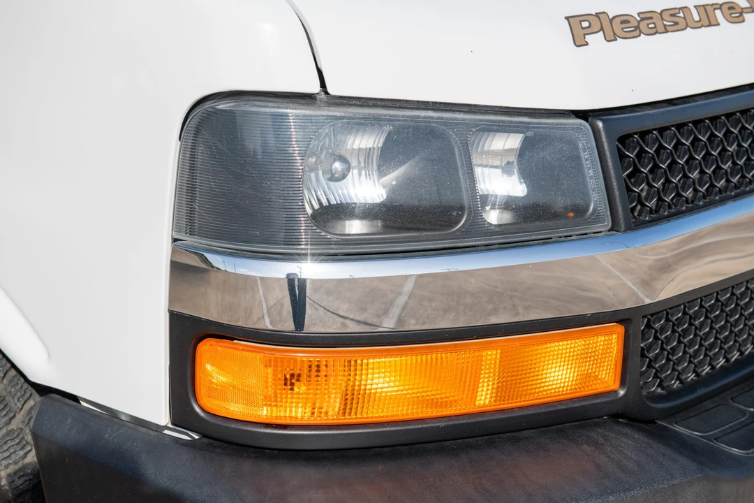 2006 Chevrolet Express - Image 12 of 31