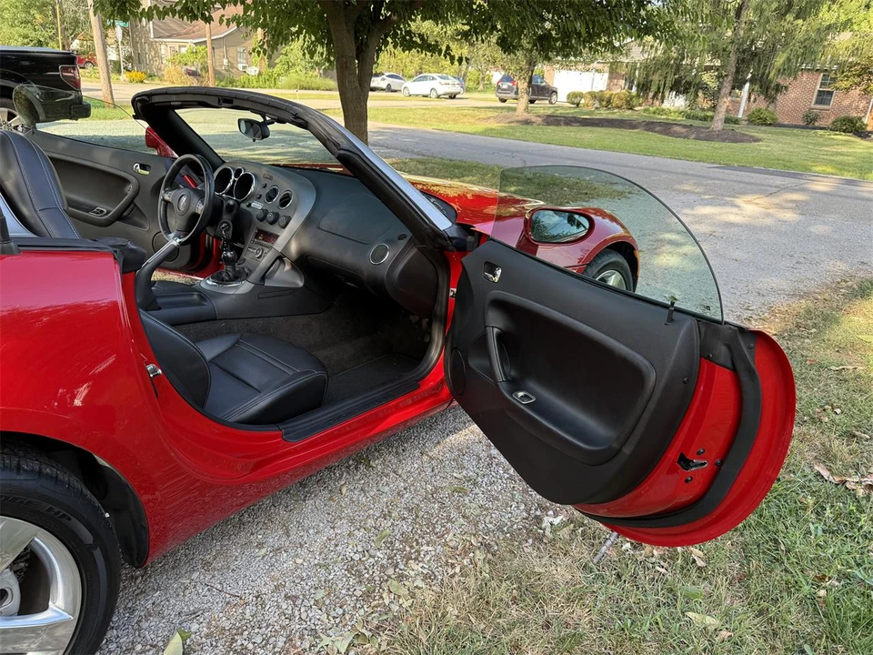 2006 Pontiac Solstice - Image 18 of 31