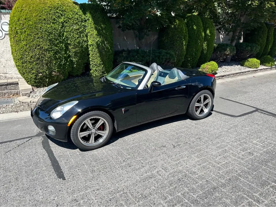 2006 Pontiac Solstice - Image 2 of 2