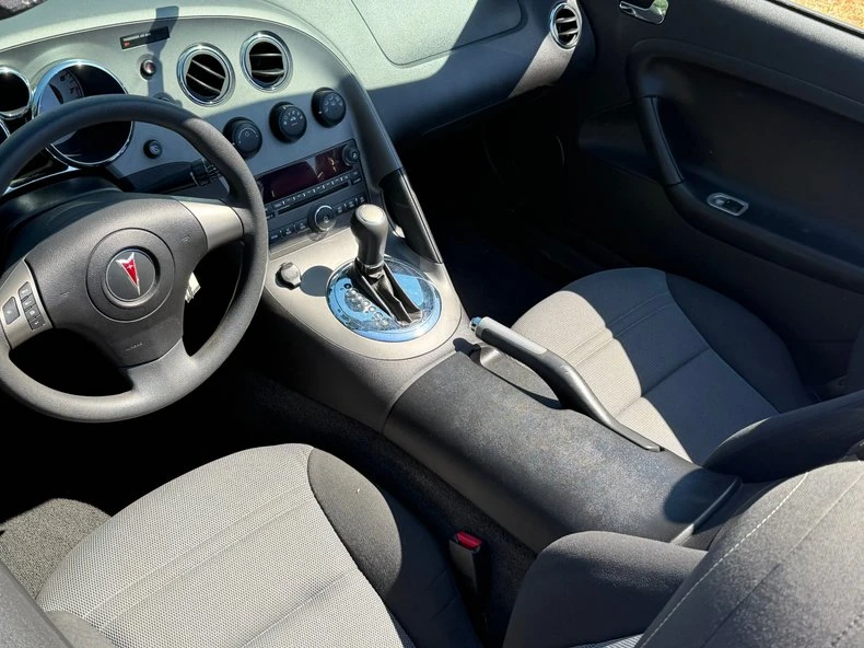 2006 Pontiac Solstice - Image 13 of 23