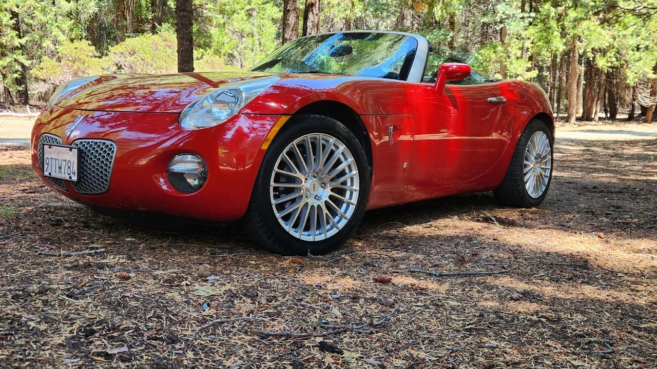 2006 Pontiac Solstice - Image 2 of 21