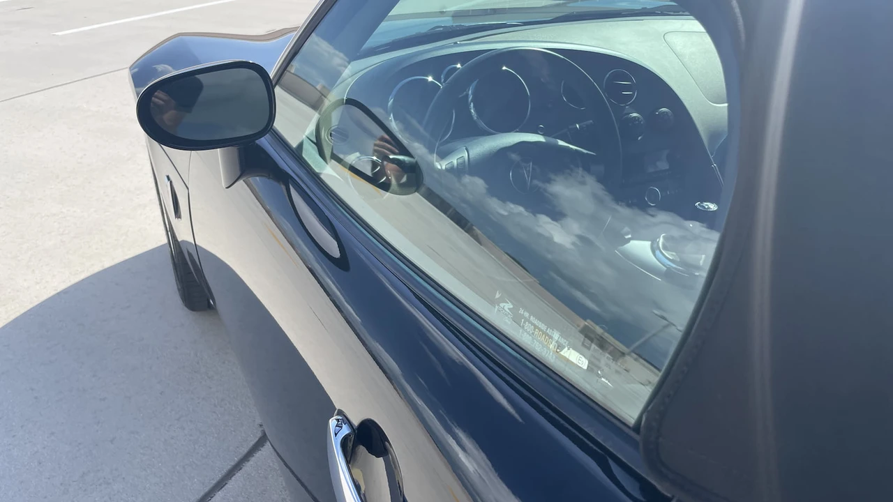 2006 Pontiac Solstice - Image 10 of 25