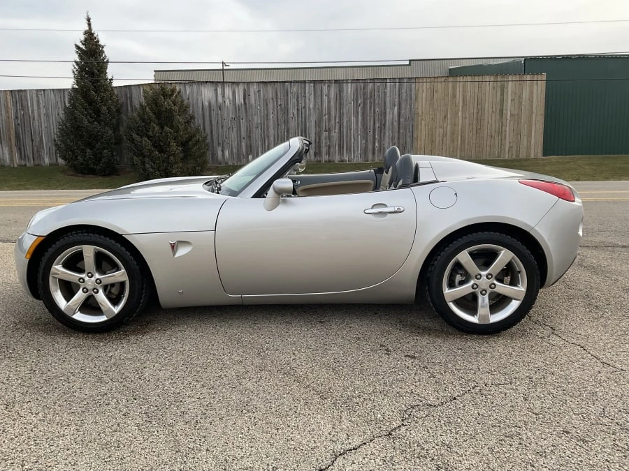 2006 Pontiac Solstice - Image 2 of 11