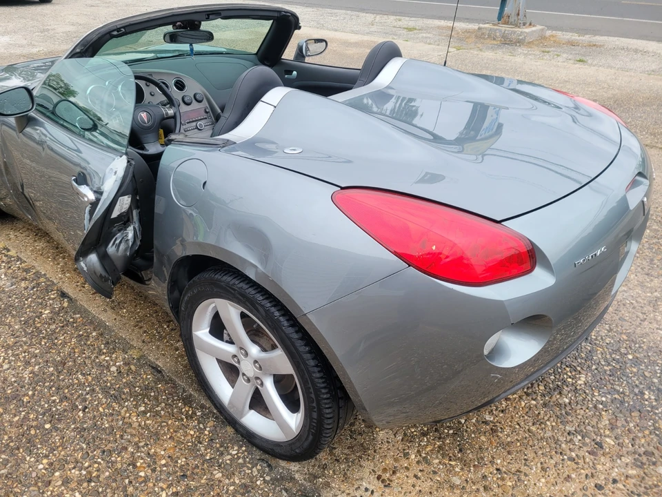 2006 Pontiac Solstice - Image 16 of 21