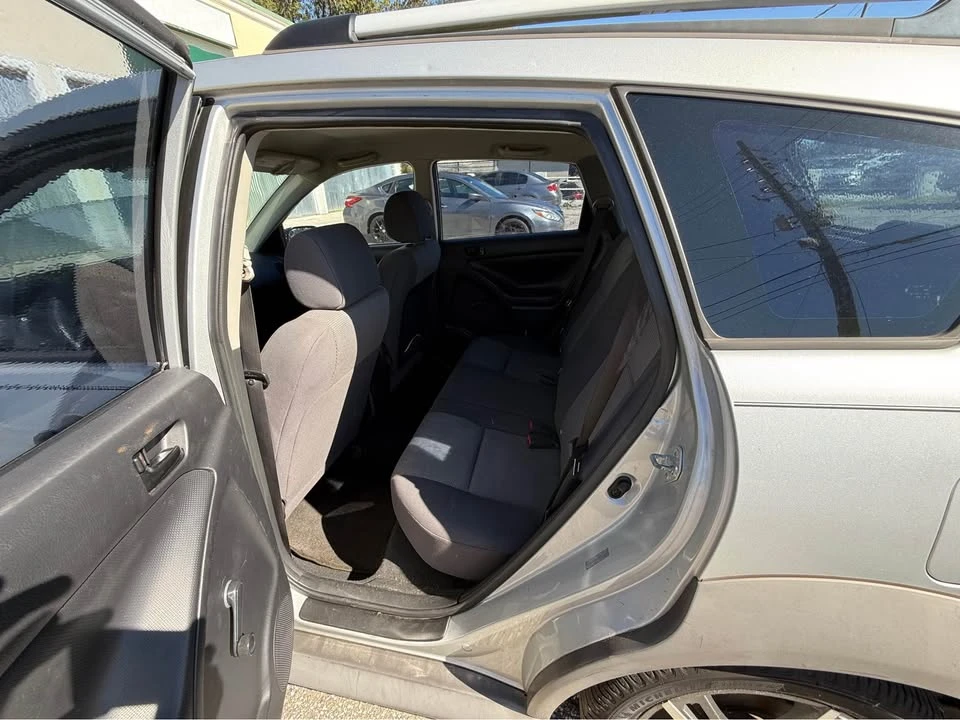 2006 Pontiac Vibe - Image 8 of 11
