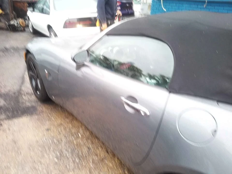 2006 Pontiac Solstice - Image 2 of 14