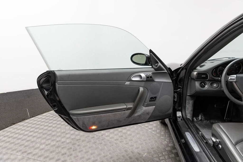 2006 Porsche 997 Carrera 4 - Image 10 of 31