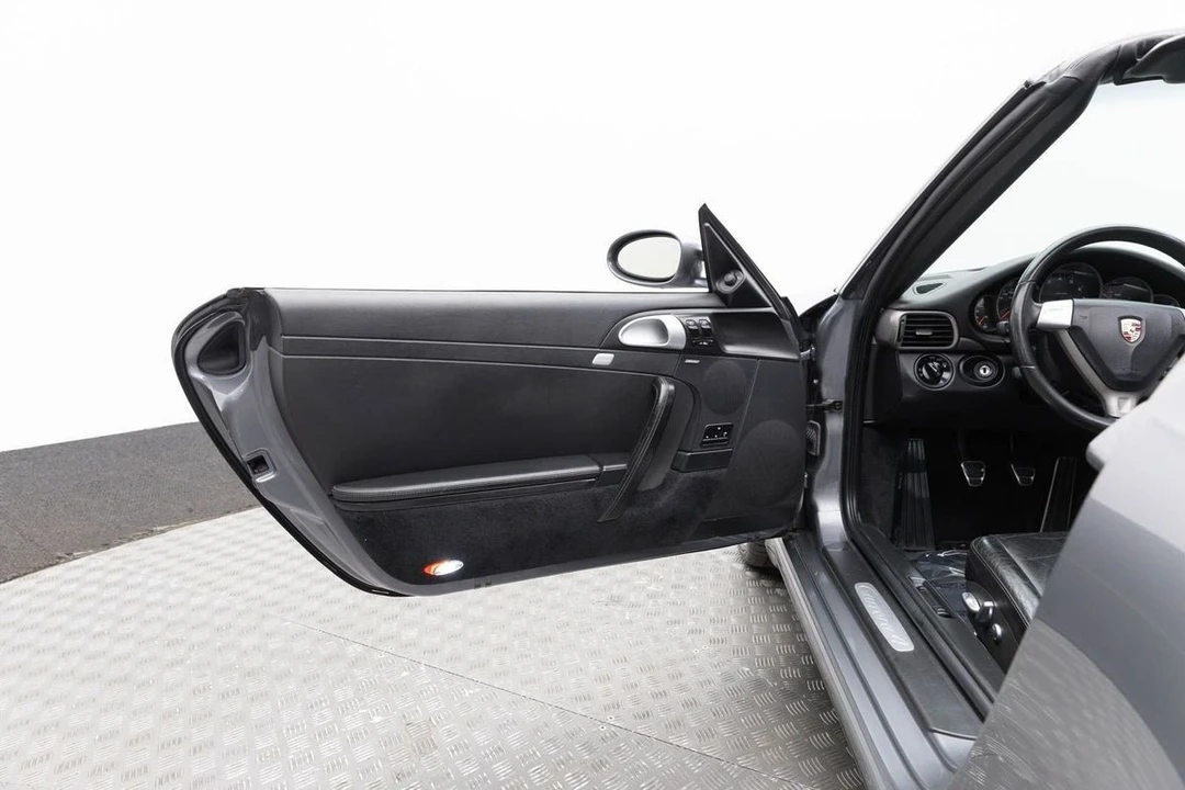 2006 Porsche - Image 11 of 31