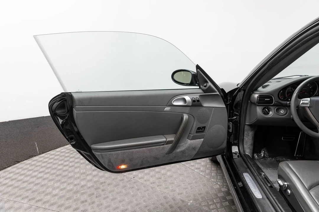 2006 Porsche 997 Carrera 4 - Image 9 of 31