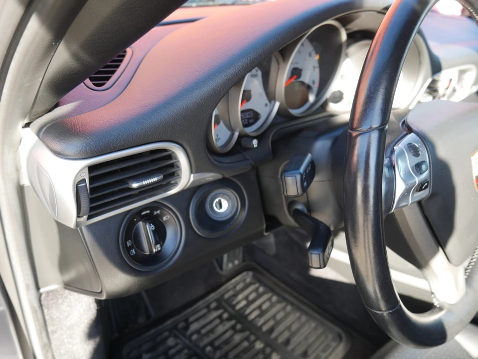 2006 Porsche 911 - Image 19 of 31