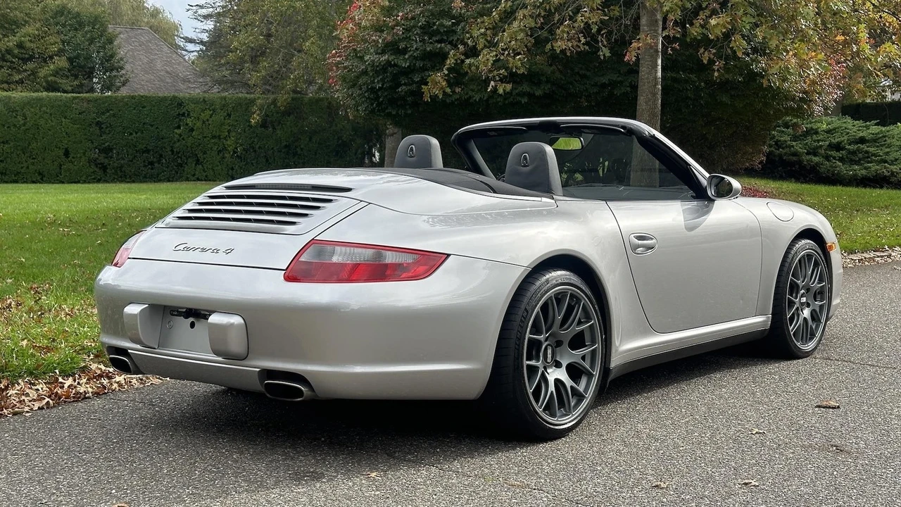 2006 Porsche 997 Carrera 4 - Image 10 of 12