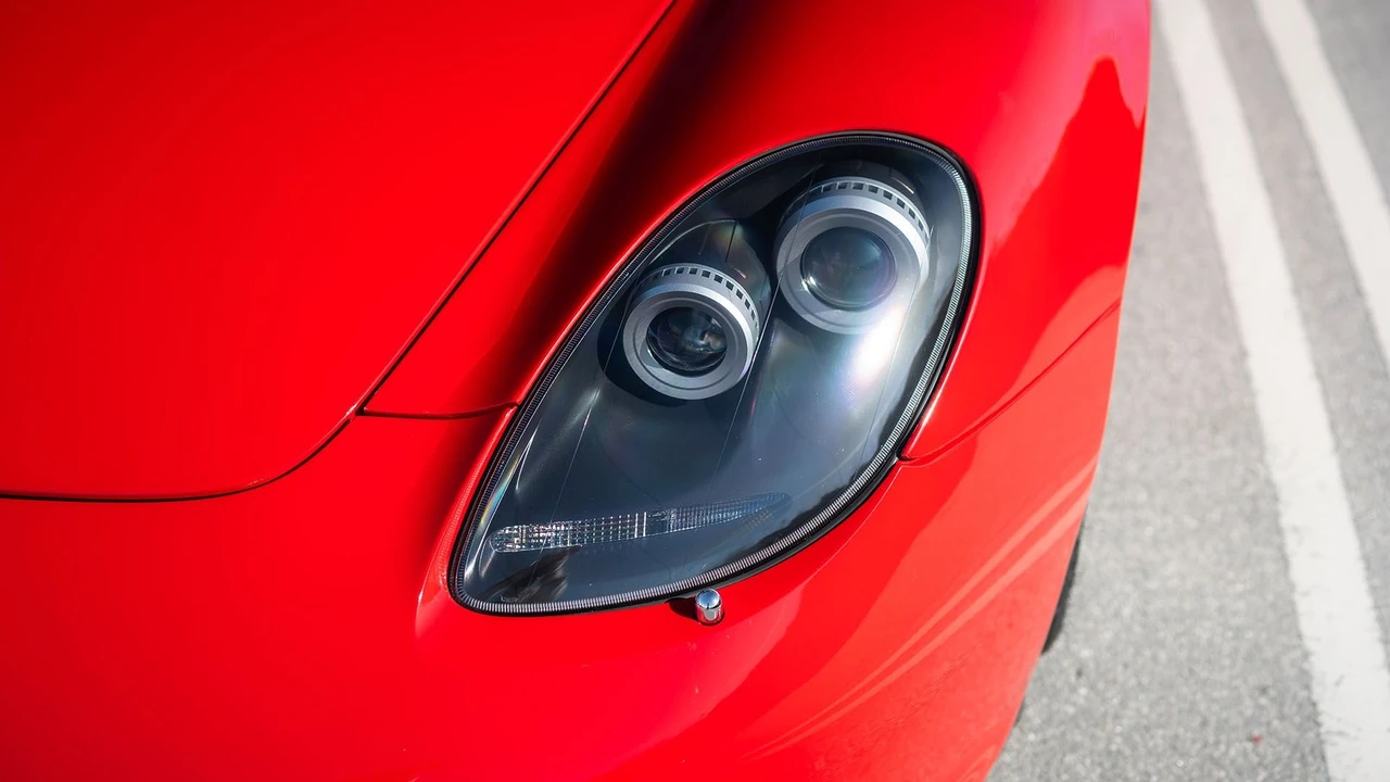 2006 Porsche Carrera GT - Image 24 of 31
