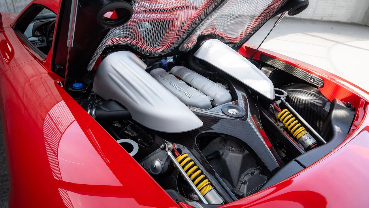 2006 Porsche Carrera GT - Image 8 of 31