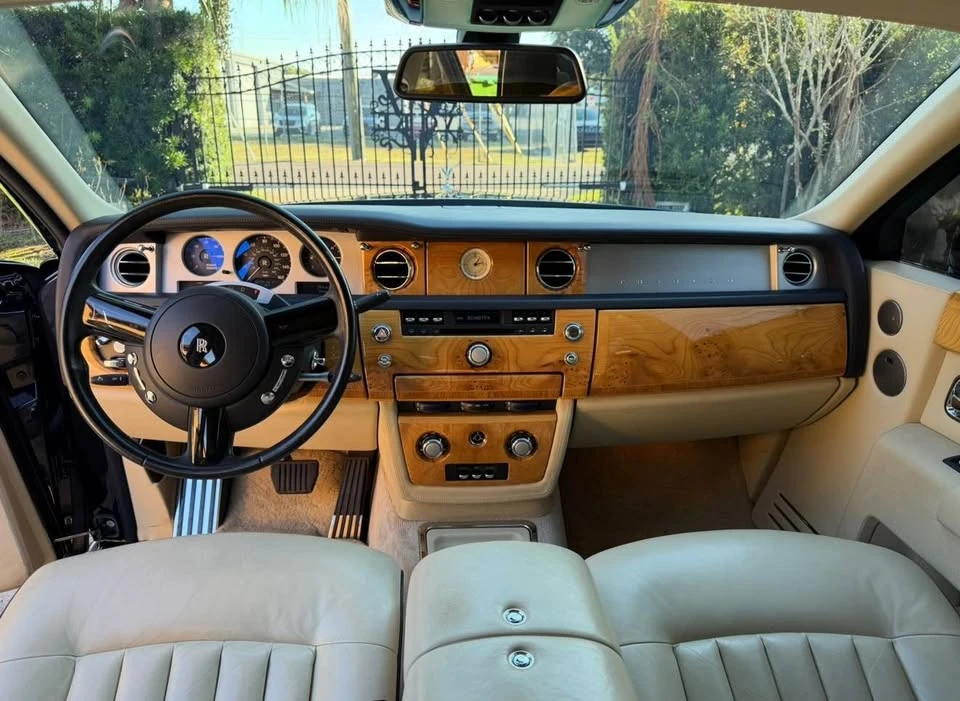 2006 Rolls-Royce Phantom VII - Image 8 of 10