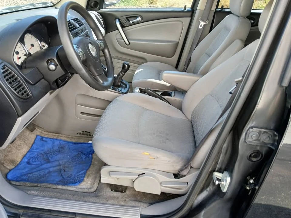2006 Saturn Vue - Image 9 of 15