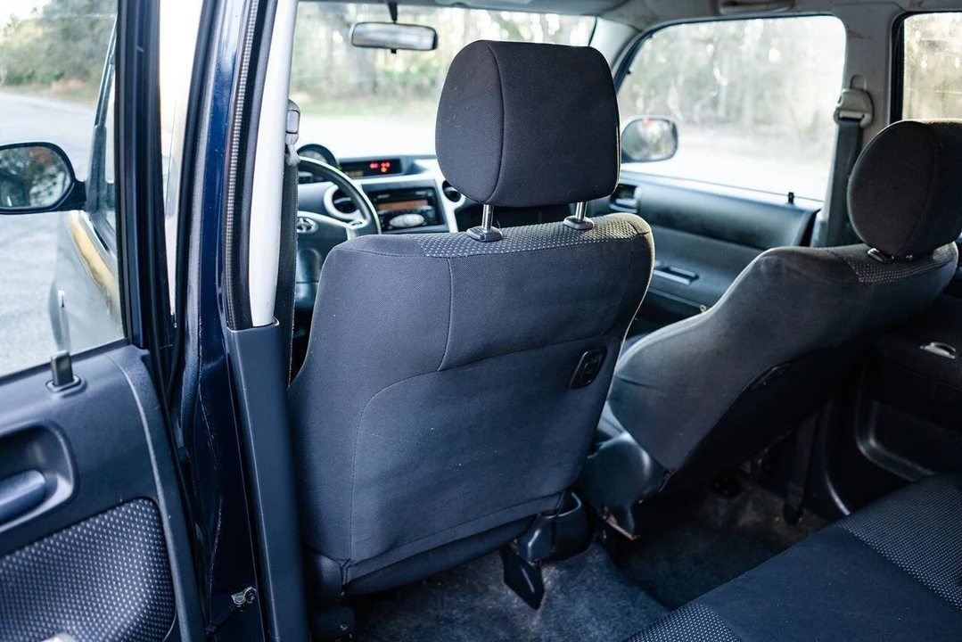 2006 Scion xB - Image 10 of 21