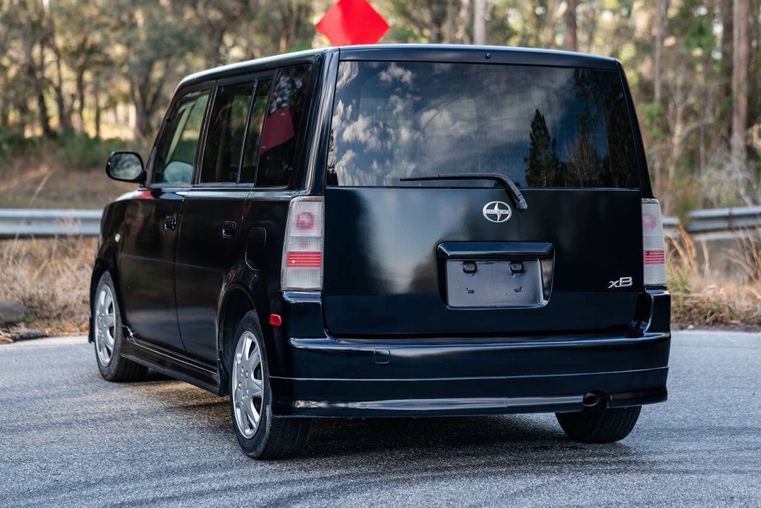 2006 Scion xB - Image 17 of 21