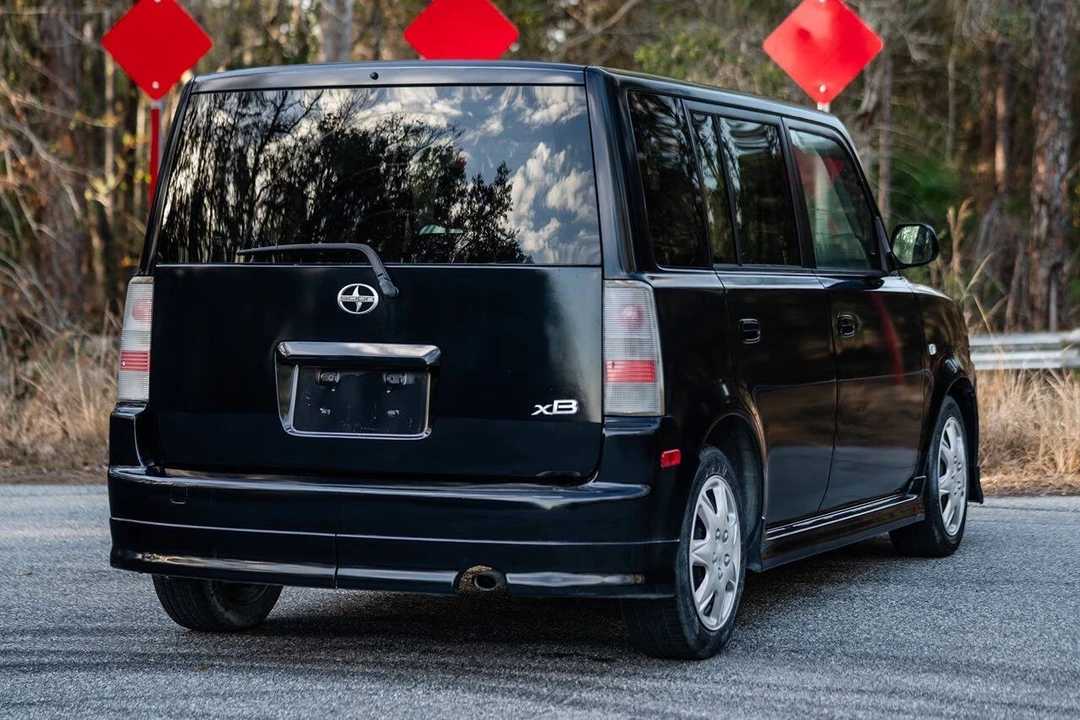 2006 Scion xB - Image 7 of 21