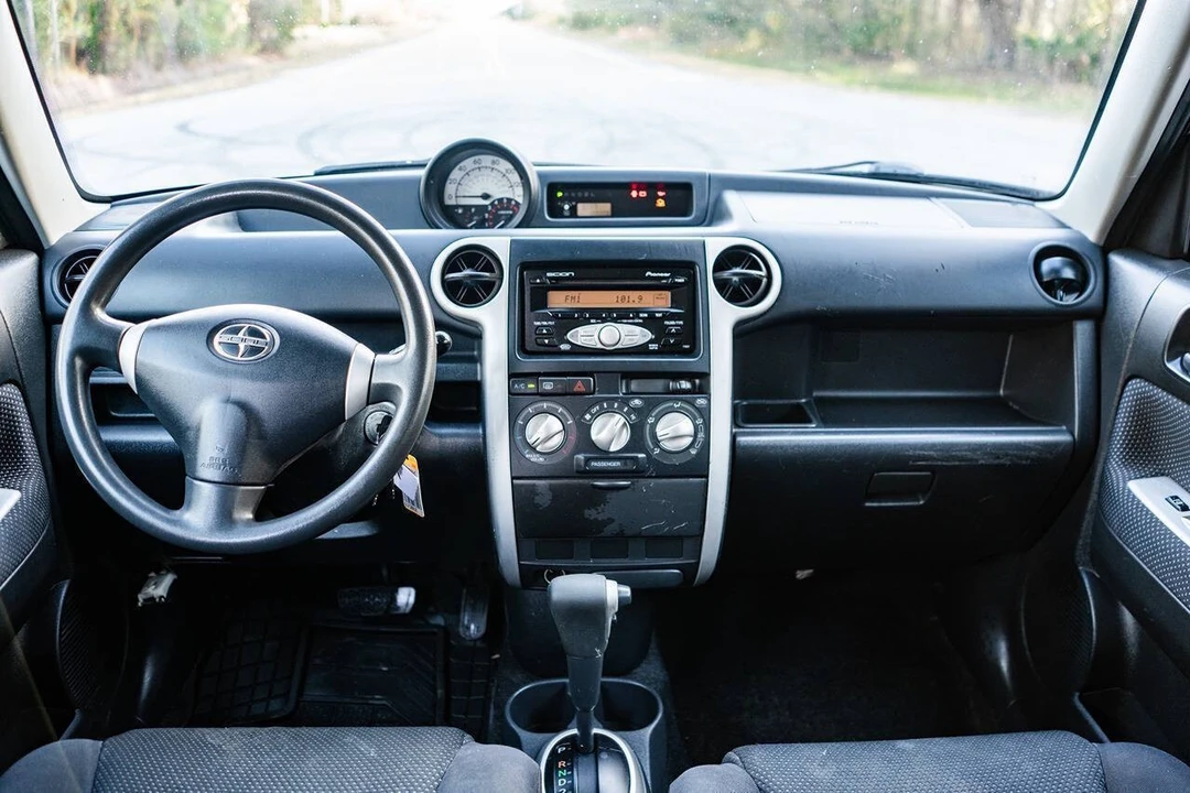 2006 Scion xB - Image 13 of 21