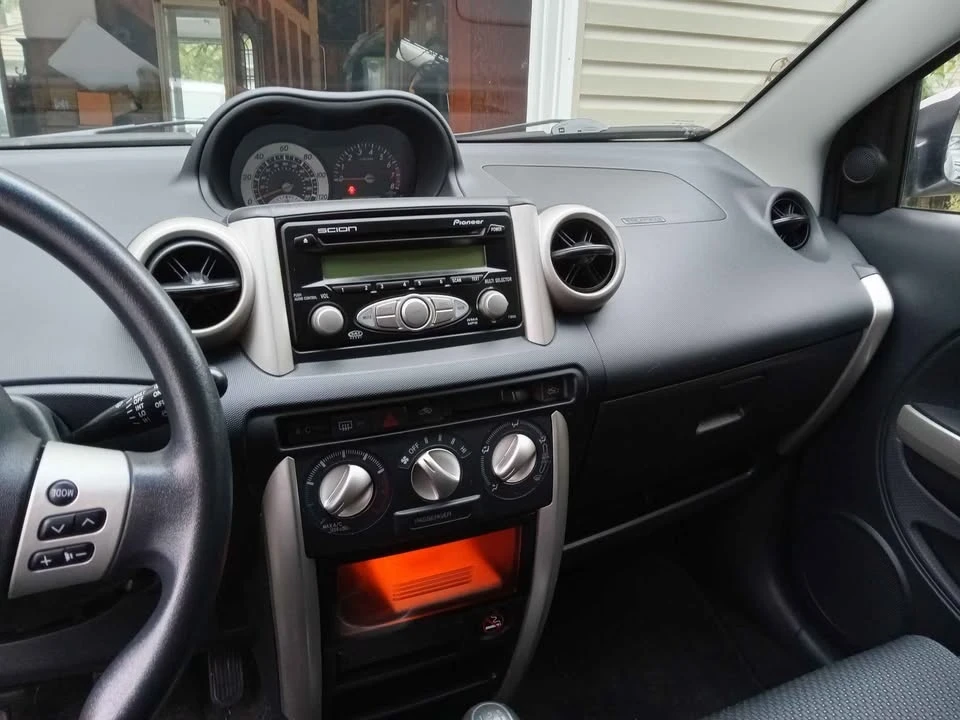 2006 Scion xA - Image 6 of 10