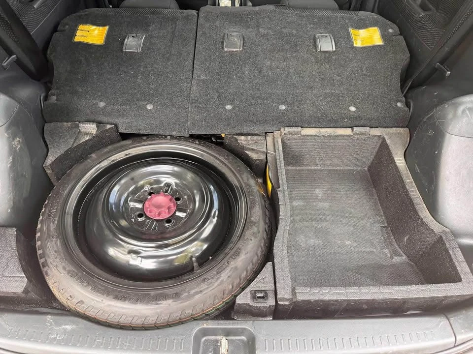 2006 Scion xB - Image 7 of 10