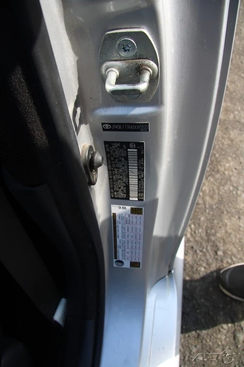 2006 Scion tC - Image 10 of 21