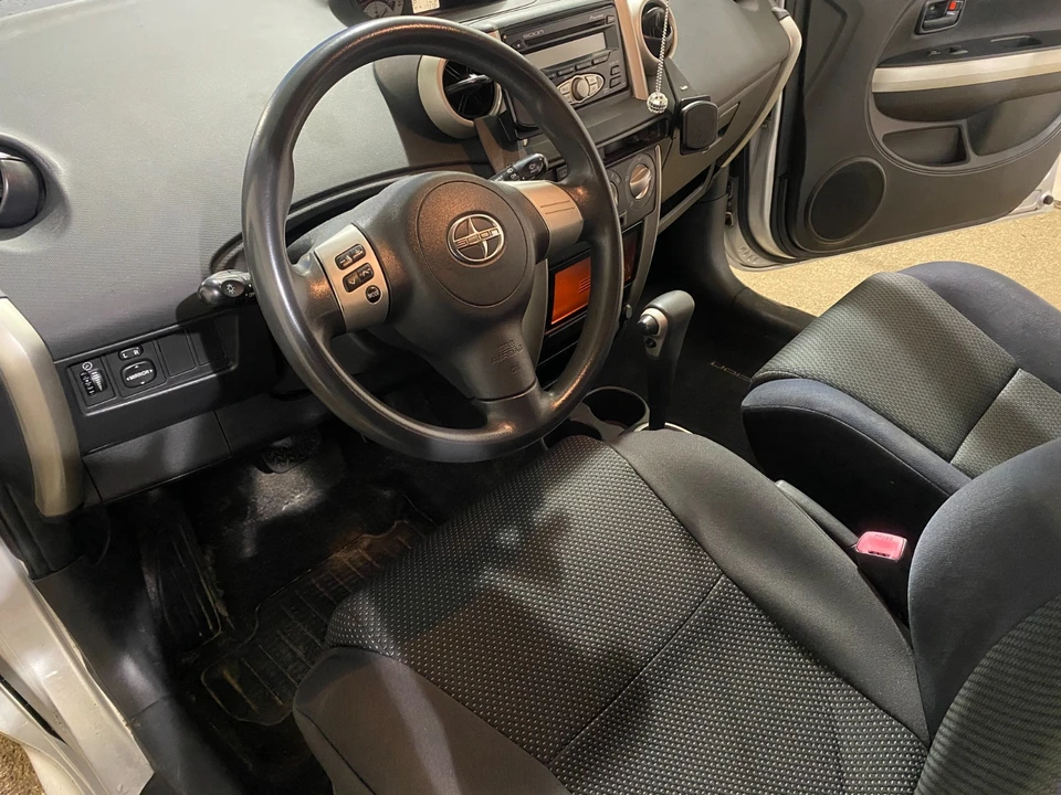 2006 Scion xA - Image 12 of 17