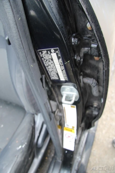 2006 Scion xA - Image 10 of 21