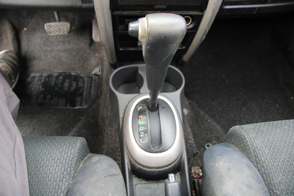 2006 Scion xA - Image 16 of 21