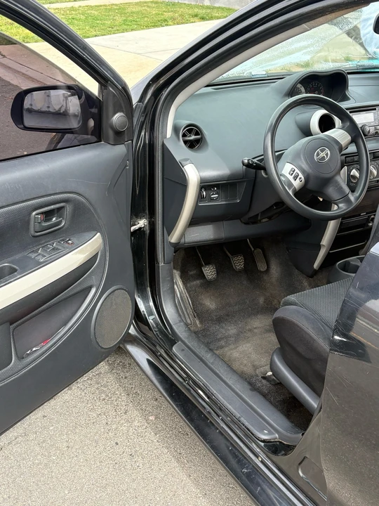2006 Scion xA - Image 2 of 6