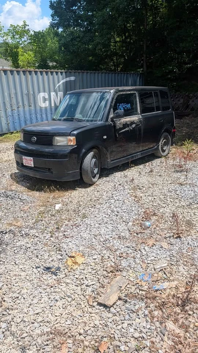 2006 Scion xB - Image 2 of 4
