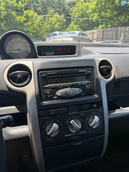 2006 Scion xB - Image 9 of 9