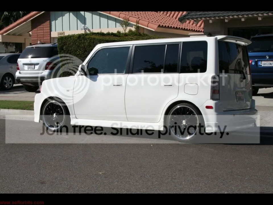 Scion xB - Image 3 of 7